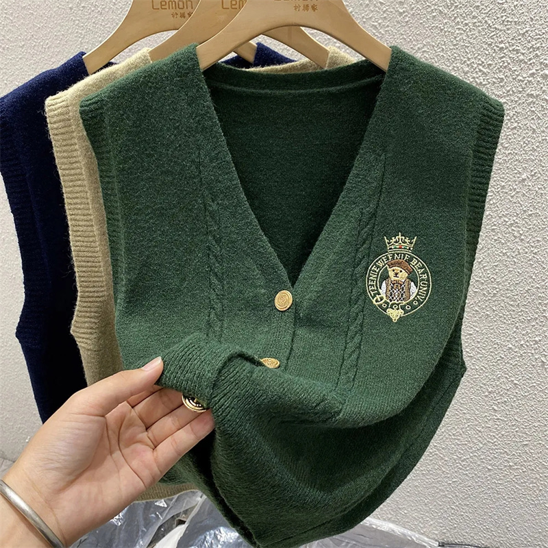 Sewing Vest - Novo urso bordado de malha solta